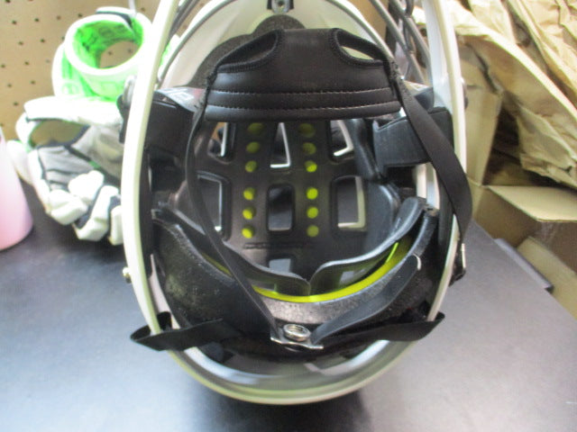 Load image into Gallery viewer, Used Cascade CS-R Lacrosse Helmet
