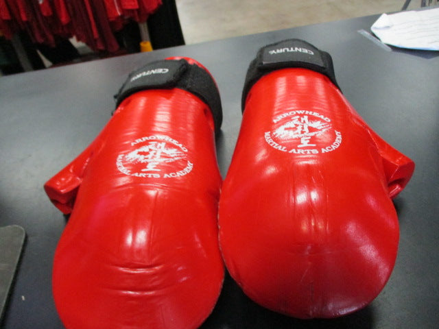 Load image into Gallery viewer, Used Centruy Martial Sparring Gloves Youth
