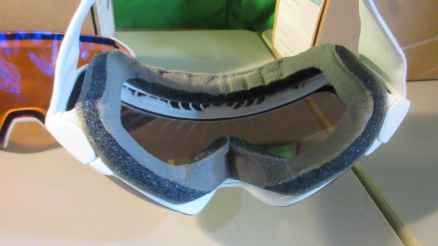 Load image into Gallery viewer, Smith 4D Mag S Snow Goggles Color: White Vapor
