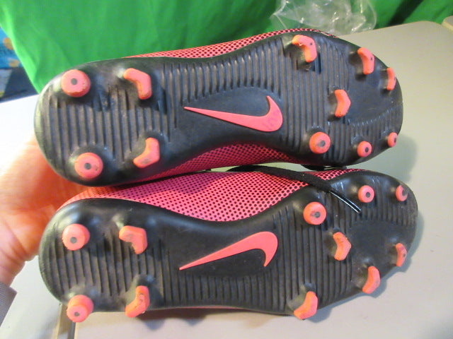 Load image into Gallery viewer, Used Nike Soccer Cleats Size 2
