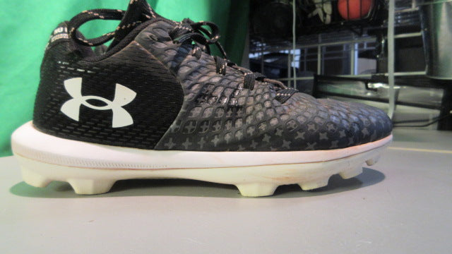 Load image into Gallery viewer, Used Under Armour Glyde 2.0 Youth 4Y Cleats
