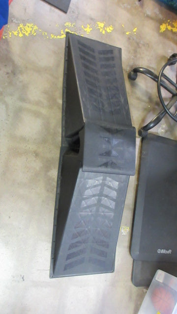 Used Bravo Sports Dual Ramp With Platform
