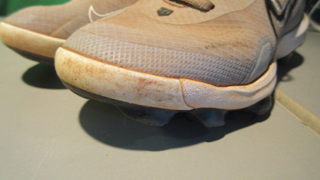 Load image into Gallery viewer, Used Nike Trout Low Rim Youth 6Y Baseball Cleats
