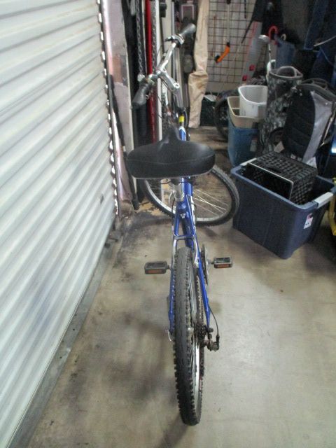 Load image into Gallery viewer, Used GT Timberline LTD 24 Speed 26&quot; Mountain Bike / Bicycle
