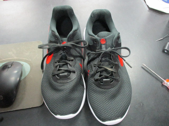 Load image into Gallery viewer, Used Nike Running Shoes Size 8.5
