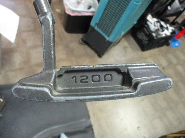 Load image into Gallery viewer, Used Wilson 1200 RH 35&quot; Putter
