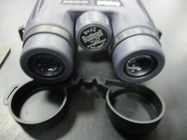 Load image into Gallery viewer, Used Bushnell H2O Roof Prism Binoculars
