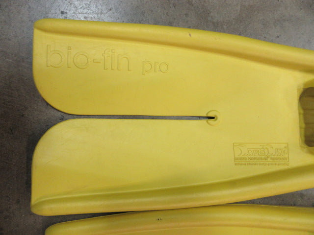 Load image into Gallery viewer, Used Apollo Natures Wing Bio-fin Pro Fins Size Large
