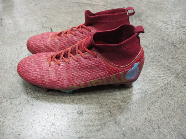 Load image into Gallery viewer, Used Midcurial Soccer Outdoor Cleats Size 7
