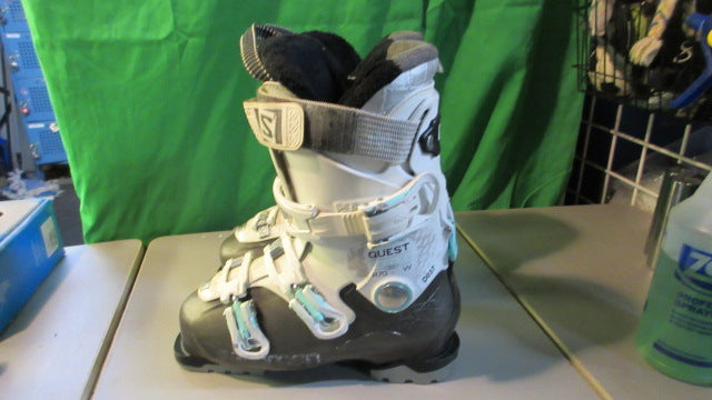 Load image into Gallery viewer, Used Women&#39;s Salomon Quest R70 Ski Boots Size 24.5
