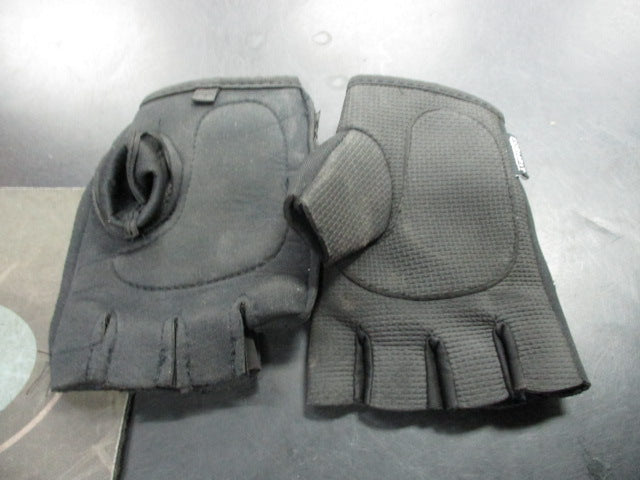 Load image into Gallery viewer, Used Form Fit Black Size Medium Fitness Gloves
