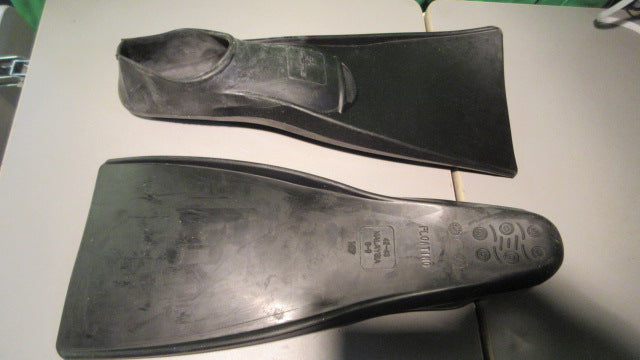 Load image into Gallery viewer, Used Sea Sports Floating fins Sz 8-9
