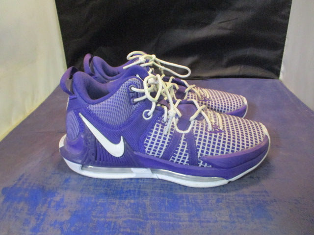 Load image into Gallery viewer, Used Nike Lebron Witness 7 Basketball Shoes Youth Size 5.5
