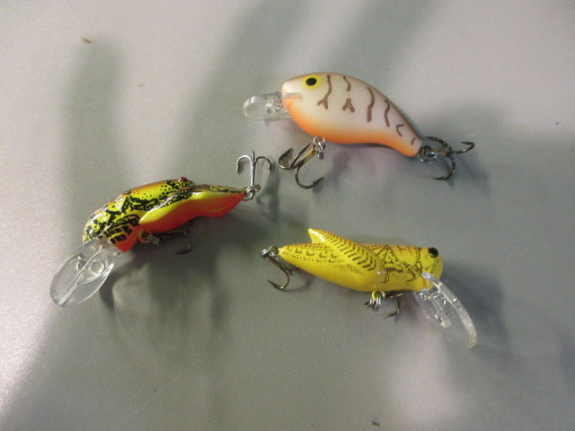 Load image into Gallery viewer, Used 3-Piece Fishing Lure Set
