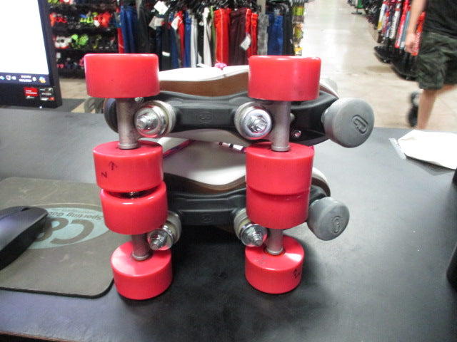 Load image into Gallery viewer, Used Riedell 111 Roller Skates Size 4
