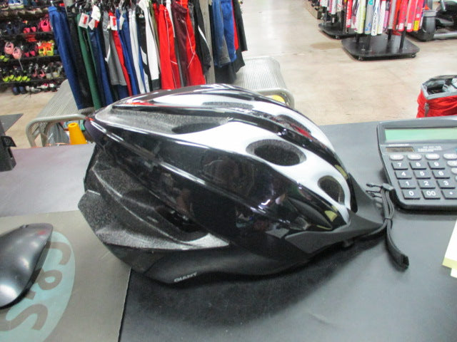 Load image into Gallery viewer, Used Giant Horizon Size XL Bicycle Helmet
