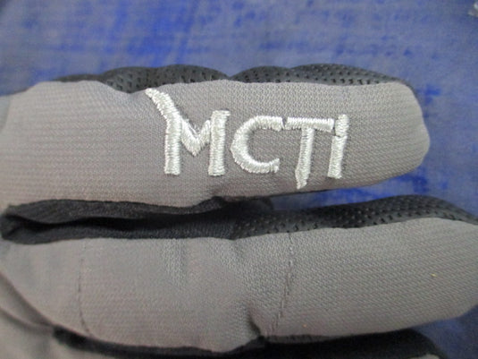 Used MCTI Snow Gloves Adult Size Medium