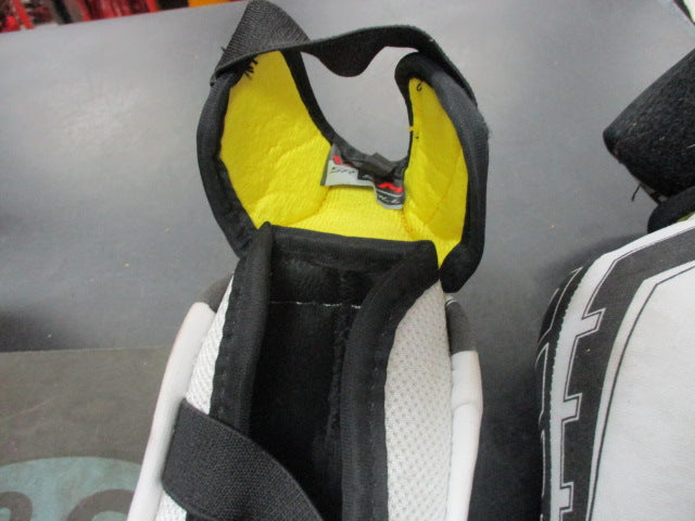 Load image into Gallery viewer, Used CCM Tacks Size SR Small Hockey Elbow Pads
