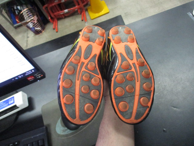 Load image into Gallery viewer, Used Vizari Soccer Cleats Size 4
