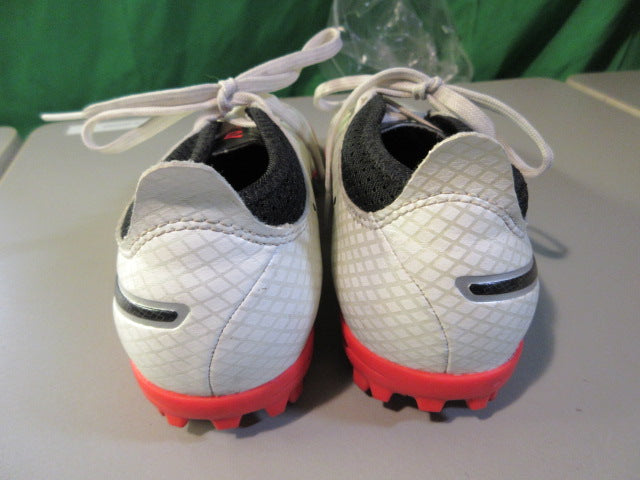 Load image into Gallery viewer, Used Puma One Turf Soccer Cleats Size 2.5
