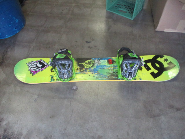 Load image into Gallery viewer, Used Flow Micron Verve Snowboard w/ Drake Bindings 130cm
