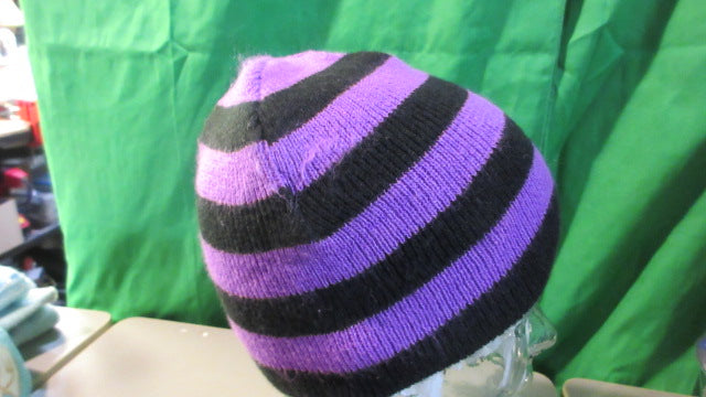 Load image into Gallery viewer, Used Purple/Black Knit Winter Hat
