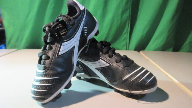 Load image into Gallery viewer, Used Diadora Kid&#39;s Cattura MD Jr Soccer Outdoor Cleats - K9.5
