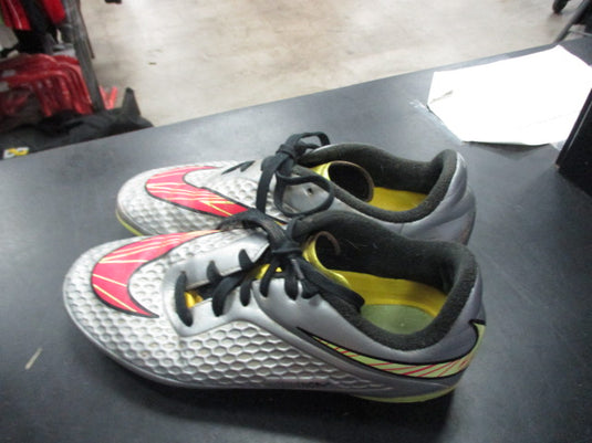 Used Nike Soccer Cleats Size 4