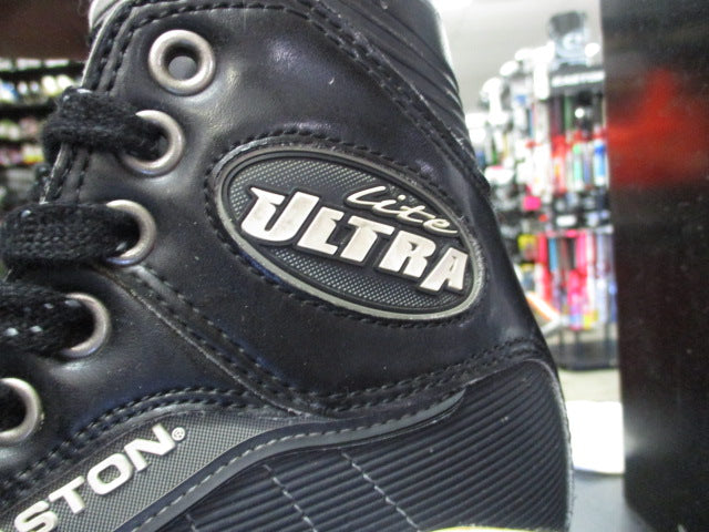 Load image into Gallery viewer, Used Easton Pro Lite Ultra Youth 3.5 Hockey Skates
