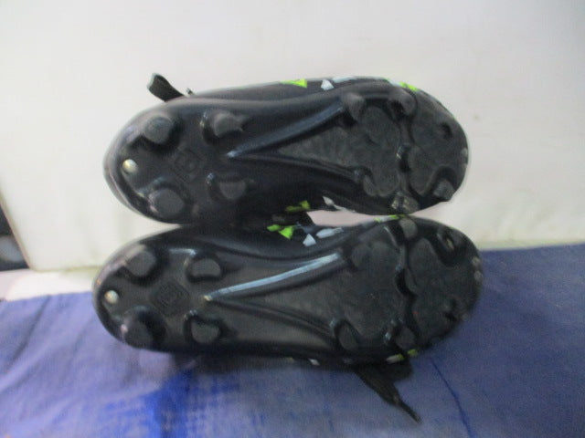 Load image into Gallery viewer, Used Dream Pairs Soccer Cleats Youth Size 13
