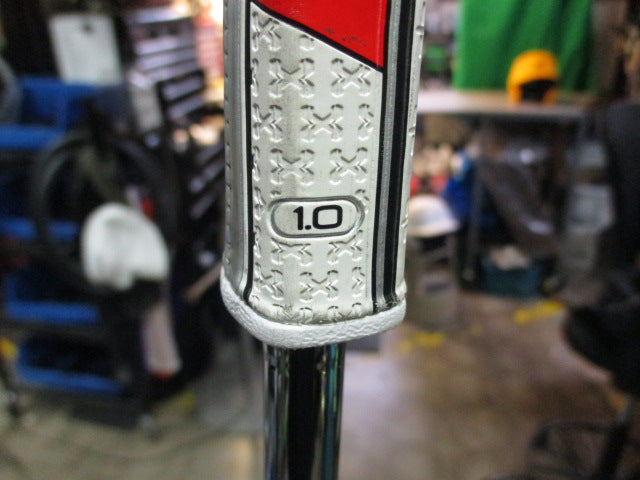 Load image into Gallery viewer, Used Wilson Staff infinite North Side RH 32&quot; Putter With Super stroke 10
