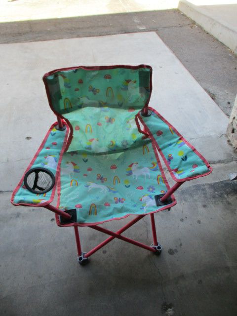 Load image into Gallery viewer, Used CRKT Unicorn Youth Folding Chair w/ Bag - small wear
