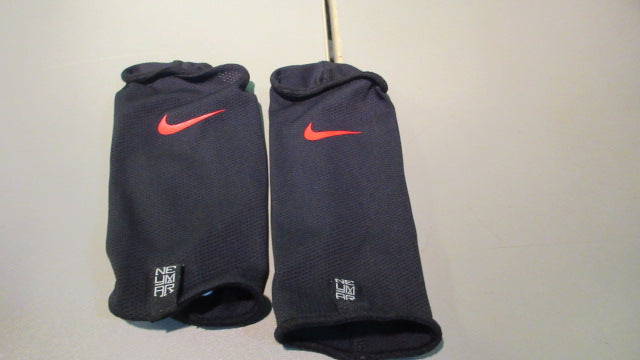 Load image into Gallery viewer, Used Nike Mercurial Lite Neymar Black Shin Guard w/ Shin Socks
