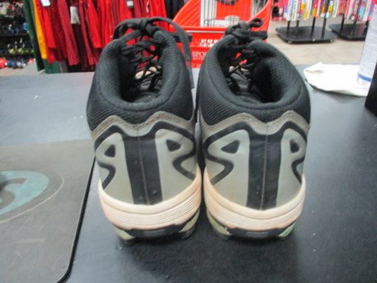 Used Under Armour Size 8 Baseball Cleats