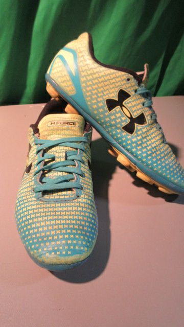 Load image into Gallery viewer, Used Under Armour Speed Force Youth Size: 2.5 Outdoor Soccer Cleat
