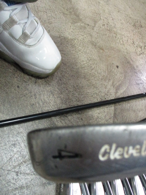 Load image into Gallery viewer, Used Cleveland Launcher Senior Iron Set 4-9, PW- RH
