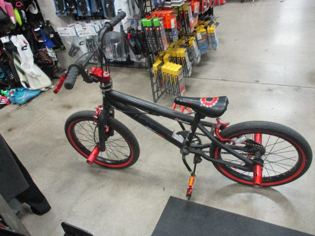 Load image into Gallery viewer, Used Razor Black Label 18&quot; Bmx Bike
