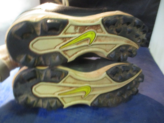 Load image into Gallery viewer, Used Nike Softball Cleats Size 8.5
