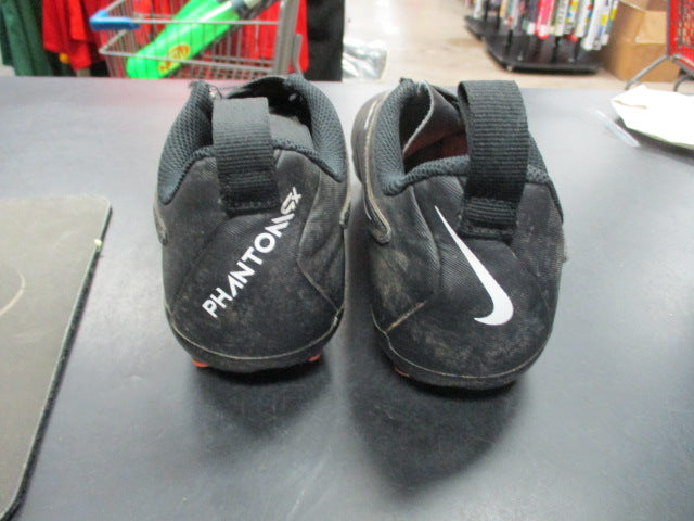 Load image into Gallery viewer, Used Nike Phantom GX Youth Size 2 Cleats
