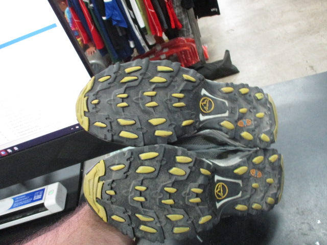 Load image into Gallery viewer, Used La Sportiva Hiking Shoes Size 8.5
