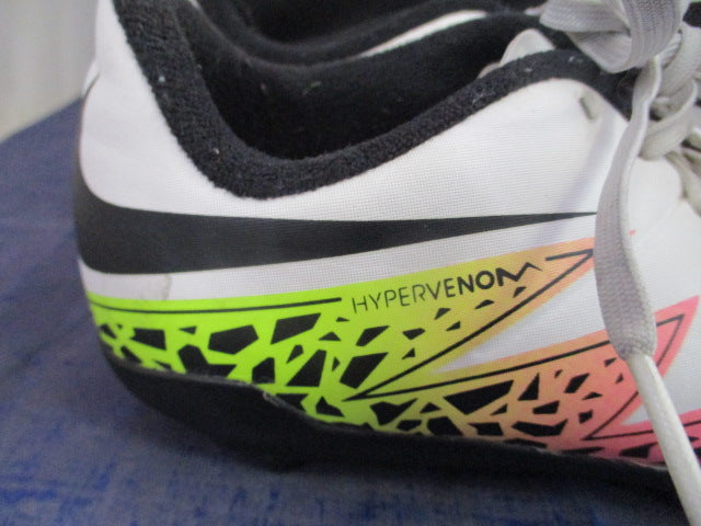 Load image into Gallery viewer, Used Nike Hypervenom Soccer Cleats Youth Size 3.5
