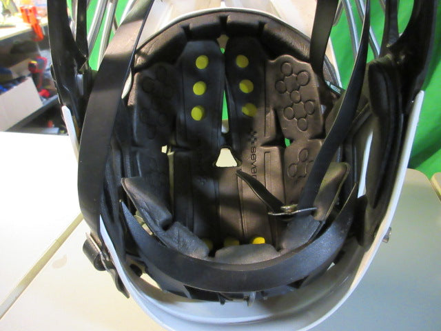 Load image into Gallery viewer, Used Cascade R Lacrosse Helmet - White
