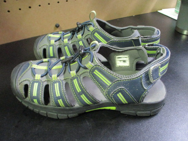 Load image into Gallery viewer, Used Kids Khombu Hiking Sandals Size 4
