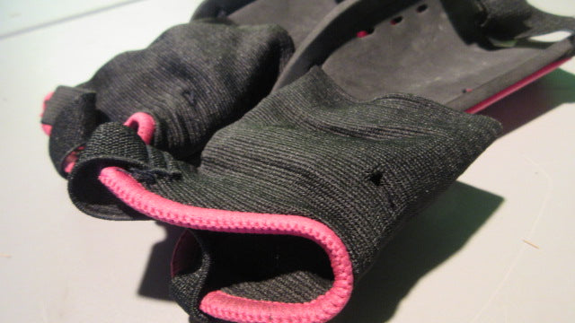 Load image into Gallery viewer, Used DSG Youth Large Soccer Shin Guards
