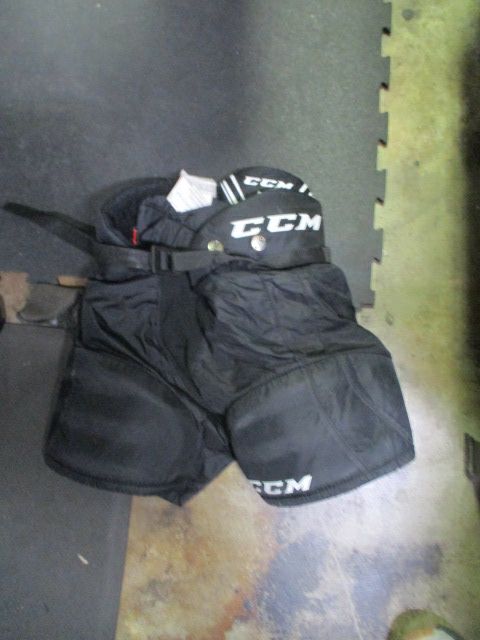 Load image into Gallery viewer, Used CCM LTP Hockey Breezers Youth Size Small
