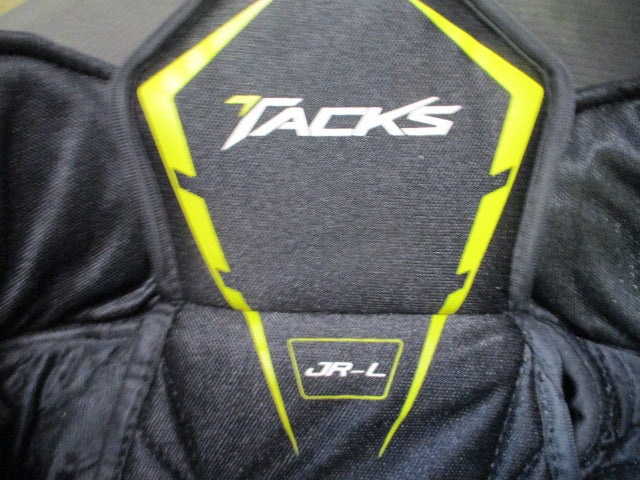 Load image into Gallery viewer, Used CCM Tacks 4052 Hockey Breezers Junior Size Large
