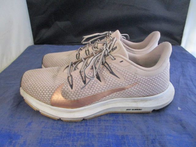 Load image into Gallery viewer, Used Nike Quest 2 Running Shoes Womens Size 7 - wear in heel
