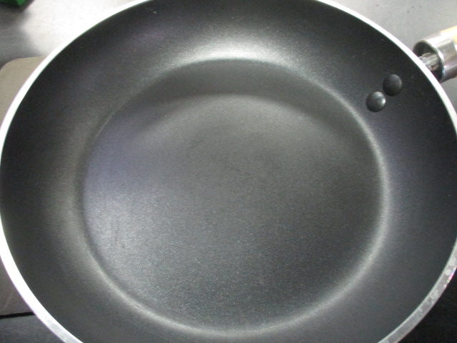 Load image into Gallery viewer, Used GSI Frying Pan With Wood Handle
