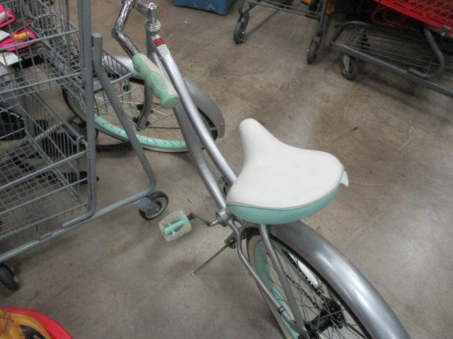 Load image into Gallery viewer, Used Huffy Cranbrook 24&#39;&#39; Beach Cruiser (NEED BIKE INNER TUBE)
