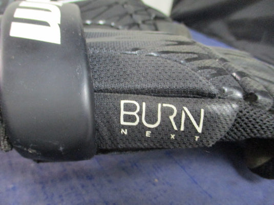 Used Warrior Burn Next Gloves Size Youth